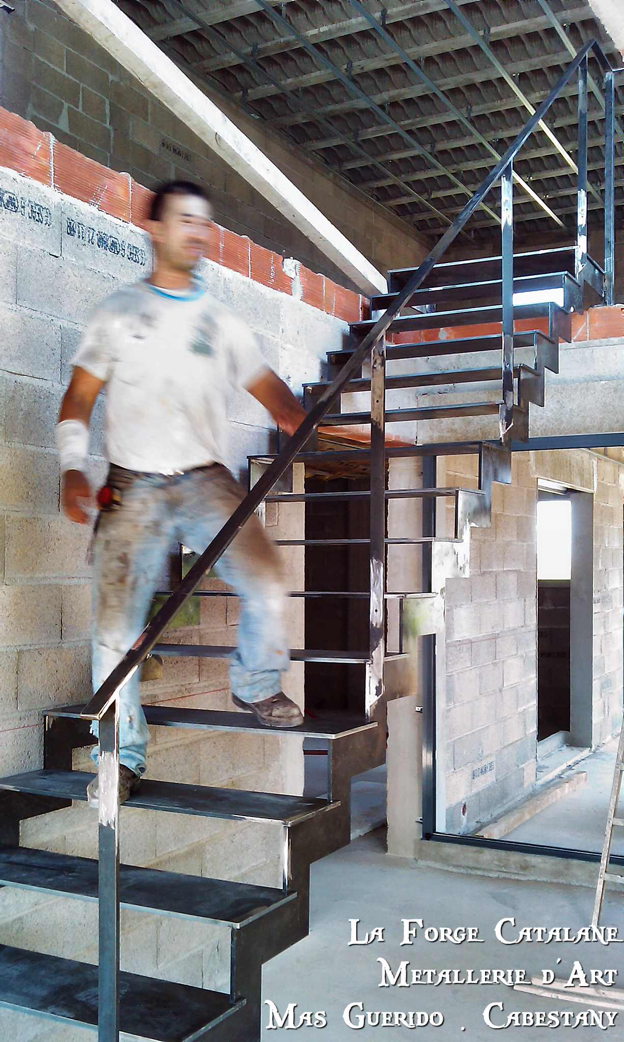 escalier limons cremaillere double decoupe laser marches fer 01 forge catalane.jpg